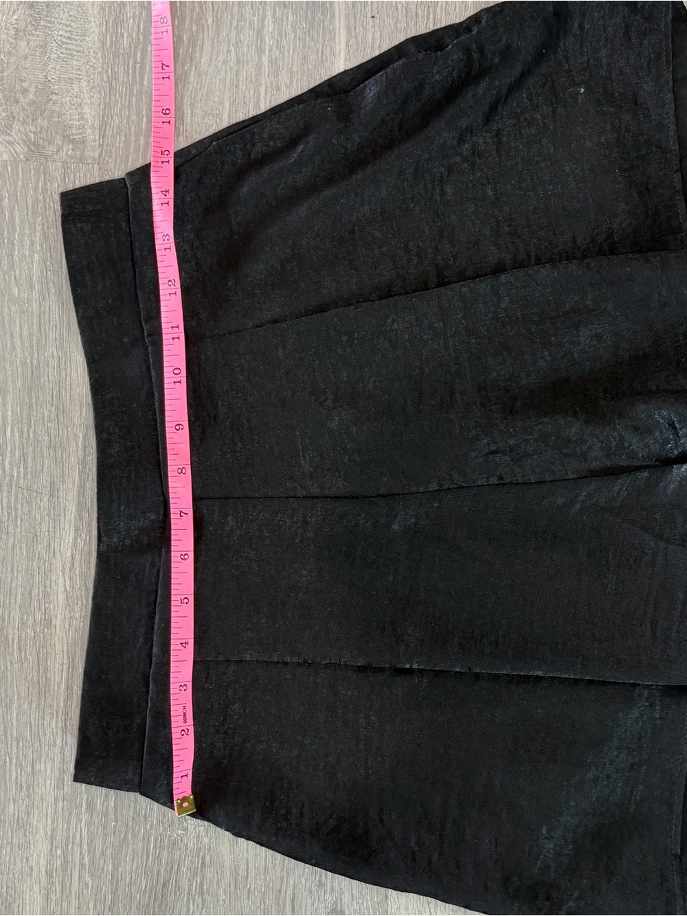 Show Me Your Mumu Vero Shorts High Waisted Pleated Satin Black Medium - Picture 5 of 9